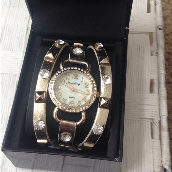 Accessories - Brand new watch in box